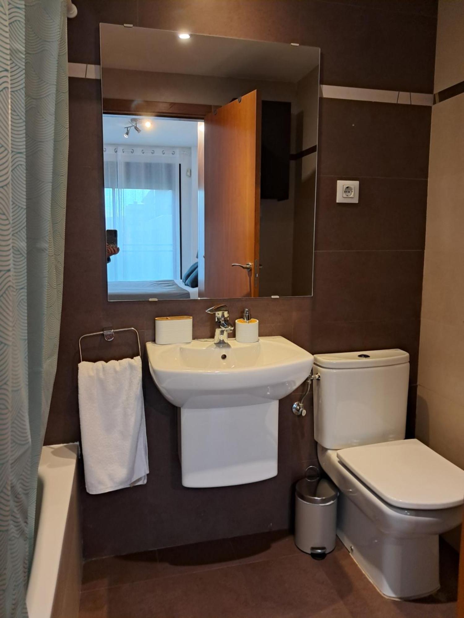Modern Apartment, With Parking, Close To The Beach!! Sant Adria de Besos Buitenkant foto